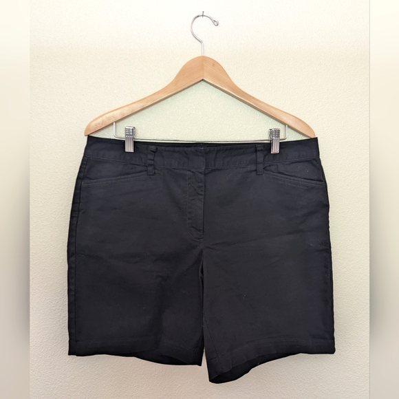 Lands' End Women's Black Mid-Rise Shorts - Picture 4 of 5